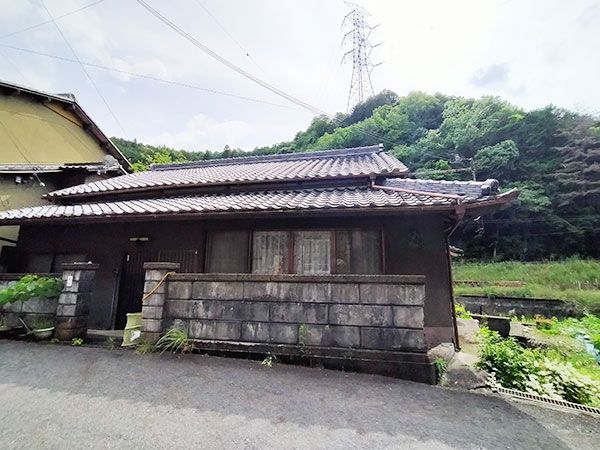 Riverside Traditional Home with Field in Nara - Thumbnail 2