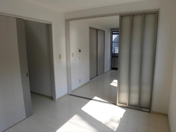 2DK Apartment for Rent in Mihara, Hiroshima, 45.97 sqm - Thumbnail 2