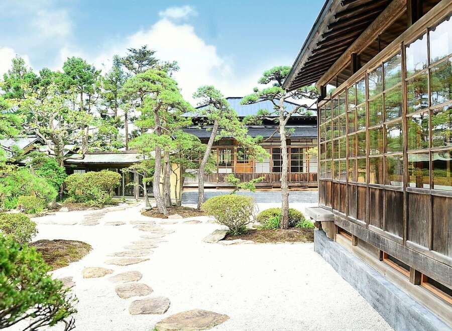 Historic 1935 Hakodate Villa with Japanese Gardens & Pool - Thumbnail 3
