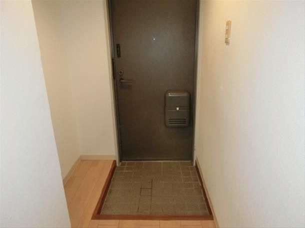 3LDK Top Floor Apartment with City Views in Fukuyama - Thumbnail 2