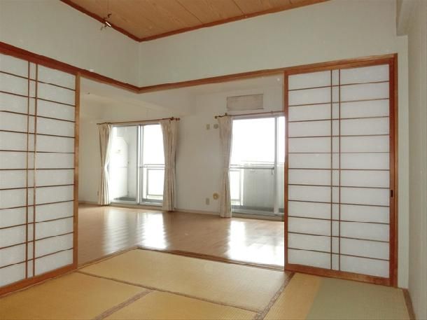 3LDK Top Floor Apartment with City Views in Fukuyama - Thumbnail 3