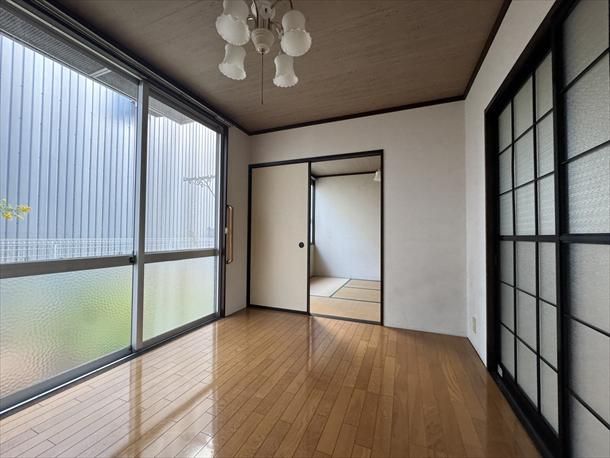 2DK Apartment for Rent in Fukuyama, Near Higashi-Fukuyama Station - Thumbnail 2