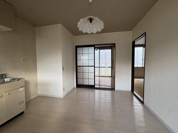 2DK Apartment for Rent in Fukuyama, Near Higashi-Fukuyama Station - Thumbnail 4