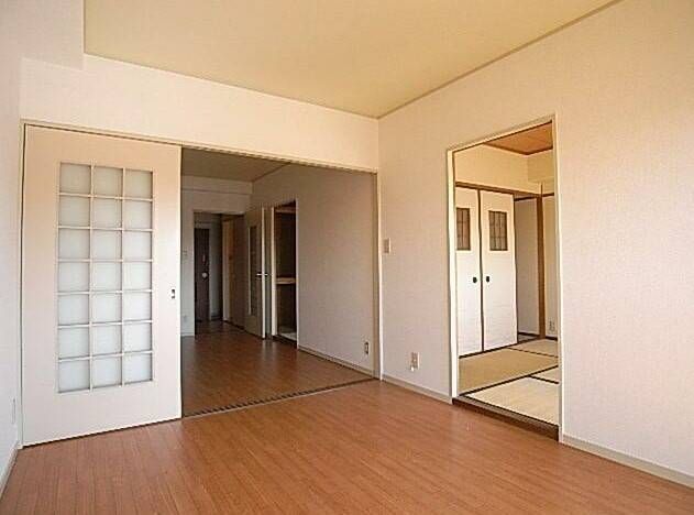 3DK Apartment for Rent in Himeji, 46m², Near Himeji Station - Thumbnail 4