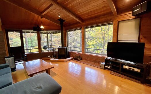 Renovated 3LDK Wooden Cottage for Sale in Karuizawa - Thumbnail 4