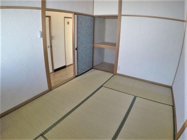 2DK Apartment for Rent in Fukuyama, 48 sqm - Thumbnail 3
