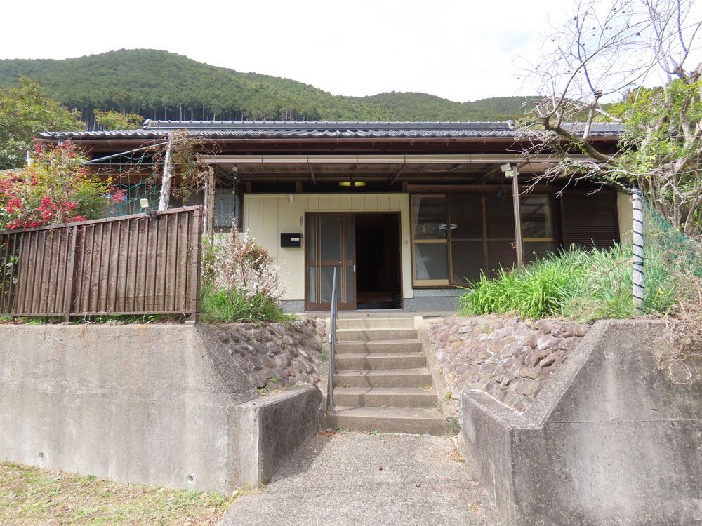 3DK Single-Story House for Sale in Tanabe City, Wakayama - Thumbnail 2