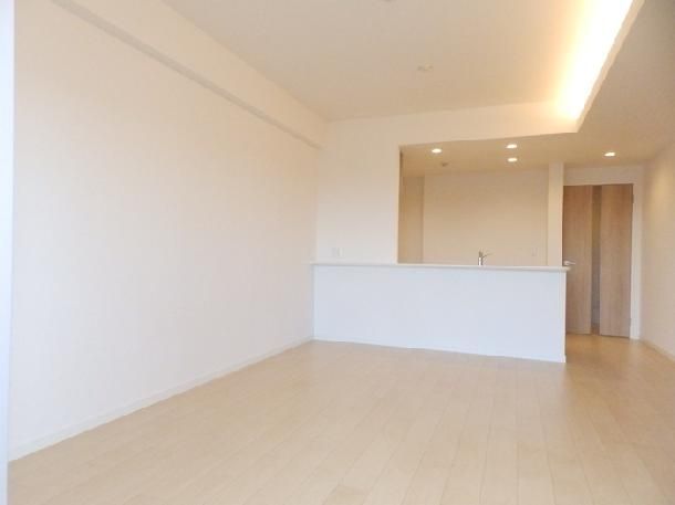 2LDK Pet-Friendly Apartment for Rent in Fukuyama City, Hiroshima - Thumbnail 3
