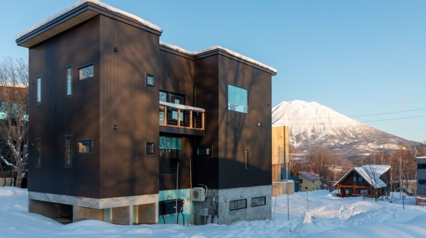 Chalet Off-Piste New Built Furnished House for Sale in Niseko - Thumbnail 2
