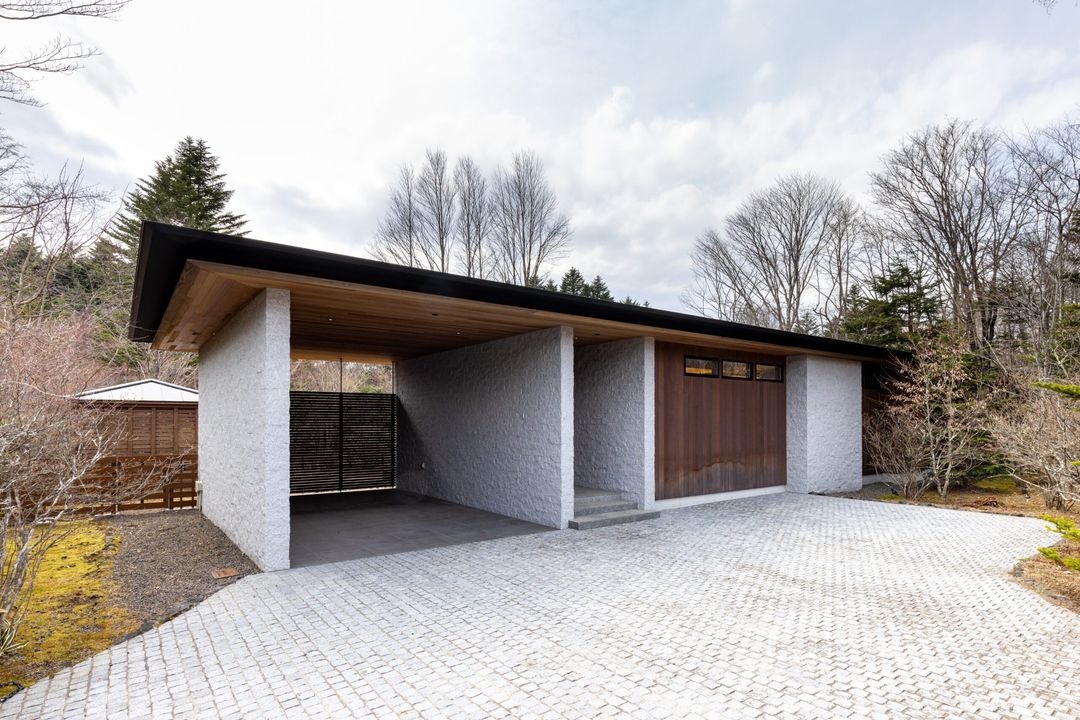 Modern 3LDK Luxury Home for Sale in Karuizawa, Nagano - Thumbnail 2