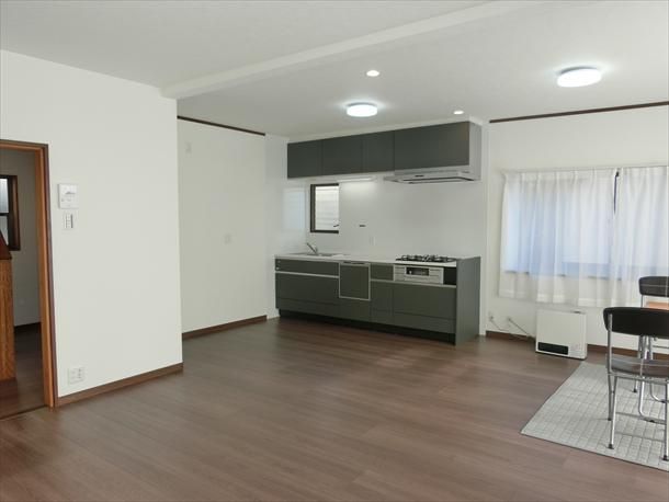 Renovated 4LDK House for Sale in Fukuyama, Hiroshima - Thumbnail 2