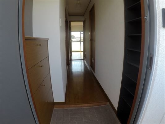 Renovated 2DK Apartment in Fukuyama's Kasuga-cho - Thumbnail 4