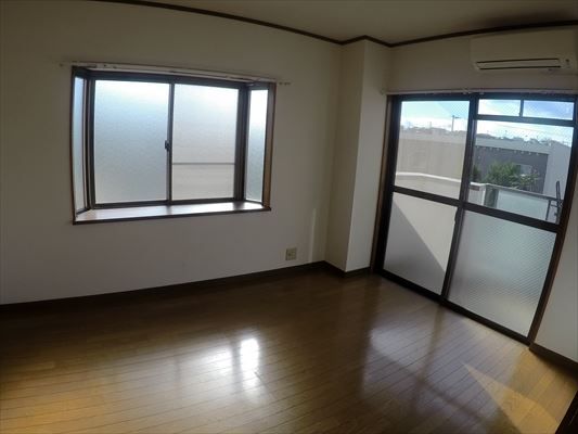 Renovated 2DK Apartment in Fukuyama's Kasuga-cho - Thumbnail 3