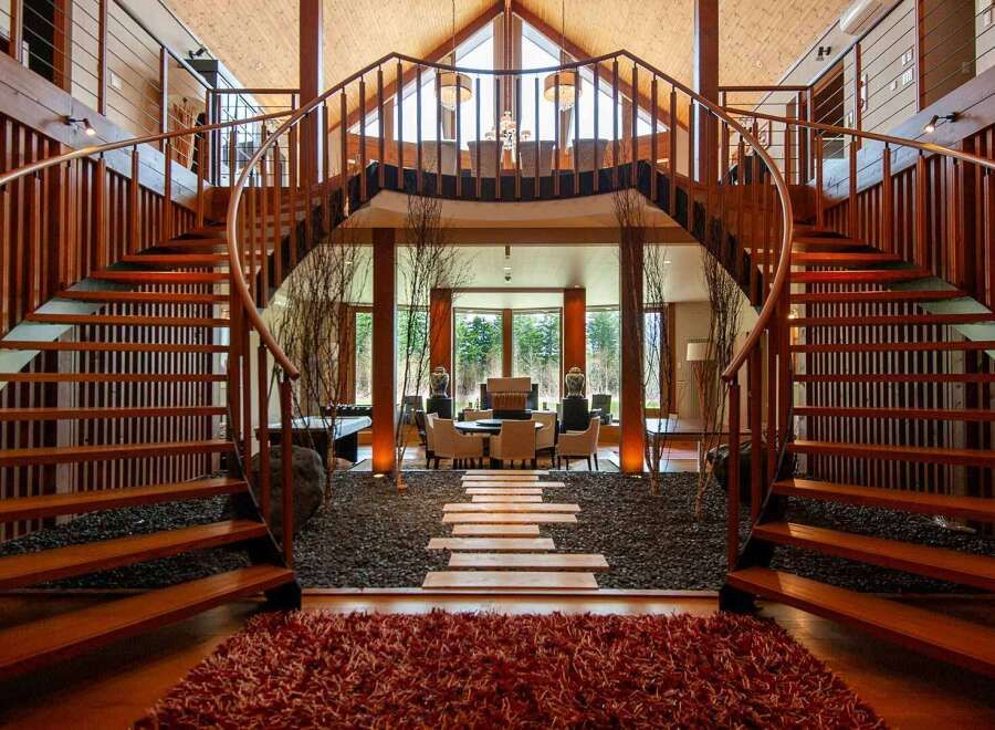 Luxury 6-Bedroom Chalet with Mt. Yotei Views in Niseko - Thumbnail 2