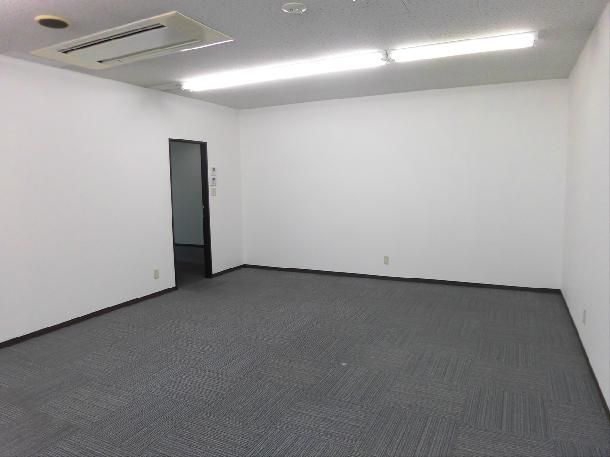 Office Space for Rent in Fukuyama, Hiroshima - 36m² 1R - Thumbnail 4