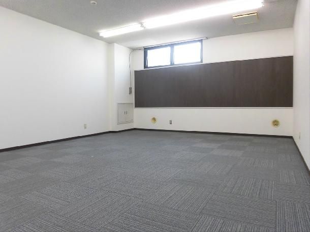 Office Space for Rent in Fukuyama, Hiroshima - 36m² 1R - Thumbnail 3