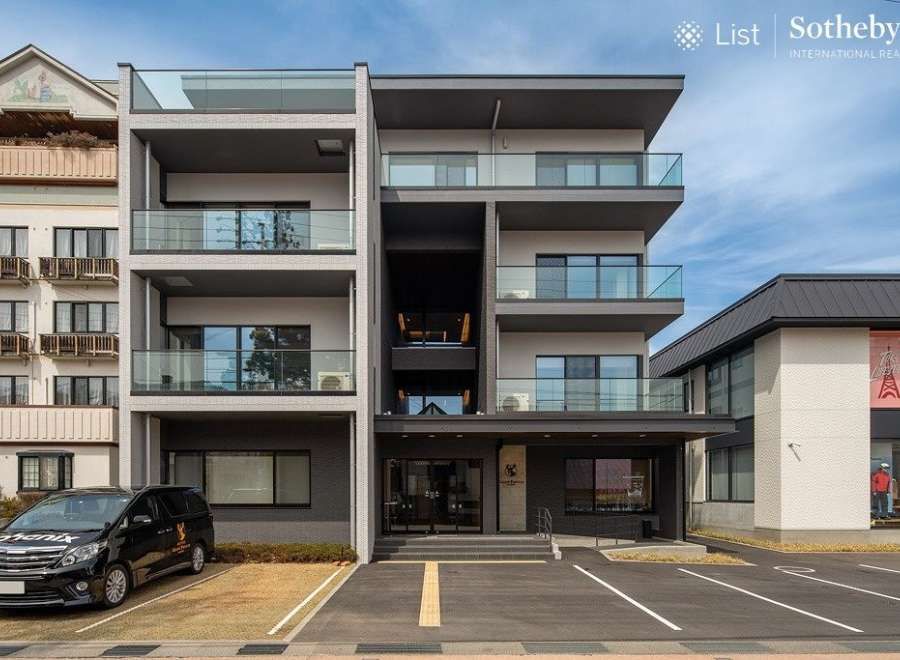 Luxury 3-Bed Apartment for Sale in Hakuba with Alpine Views - Thumbnail 2