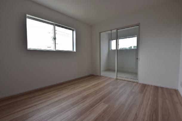 Newly Built 4LDK House in Fukuyama with Smart Security and Laundry Room - Thumbnail 4
