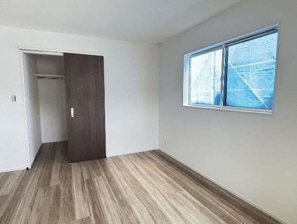 Newly Built 4LDK House in Fukuyama with Smart Security and Laundry Room - Thumbnail 3