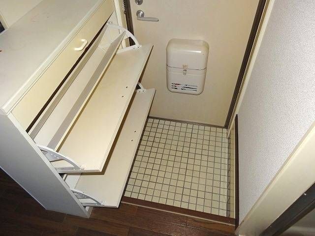 Rack Kobe 1K Apartment for Rent in Nagata, Kobe - Thumbnail 3
