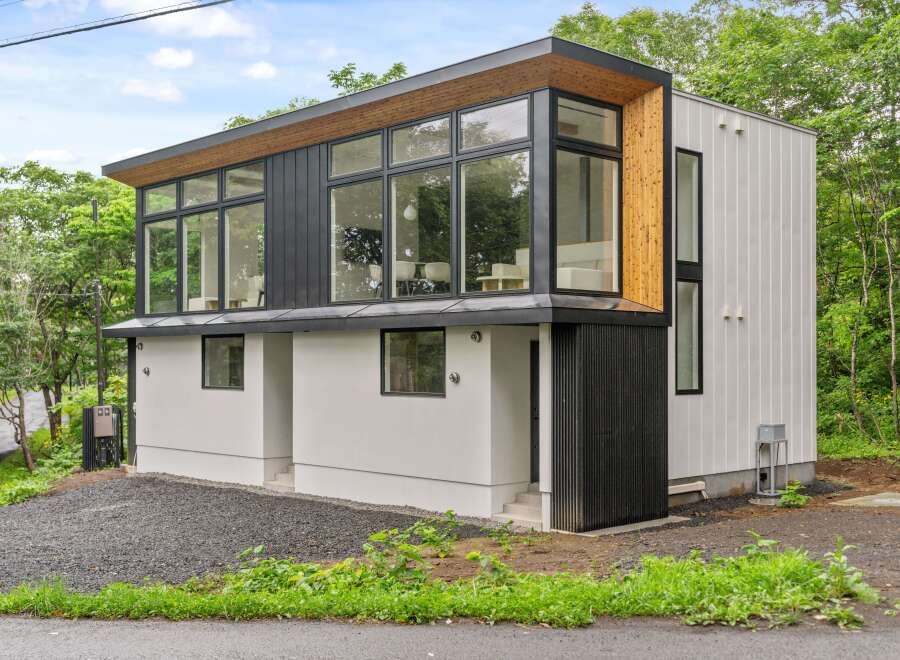 Brand New 6-Bedroom Duplex Villa with Private Onsen in Niseko - Thumbnail 4