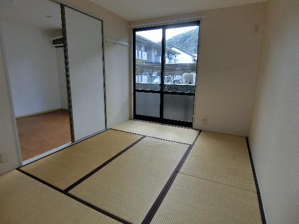 Income Property in Mihara City, Hiroshima Prefecture - Thumbnail 3