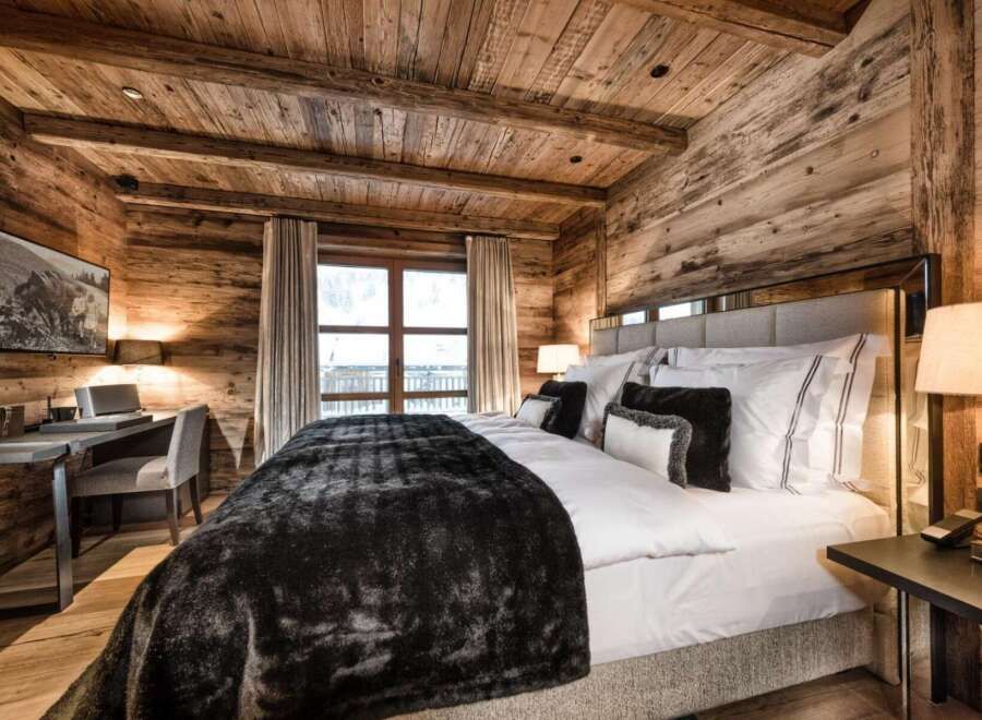 Luxury 2-Bed Apartment for Sale in Cervinia, Italy - Thumbnail 2