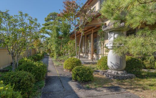 Modern 3LDK Home in Kamakura's Inamuragasaki Seaside Area - Thumbnail 2