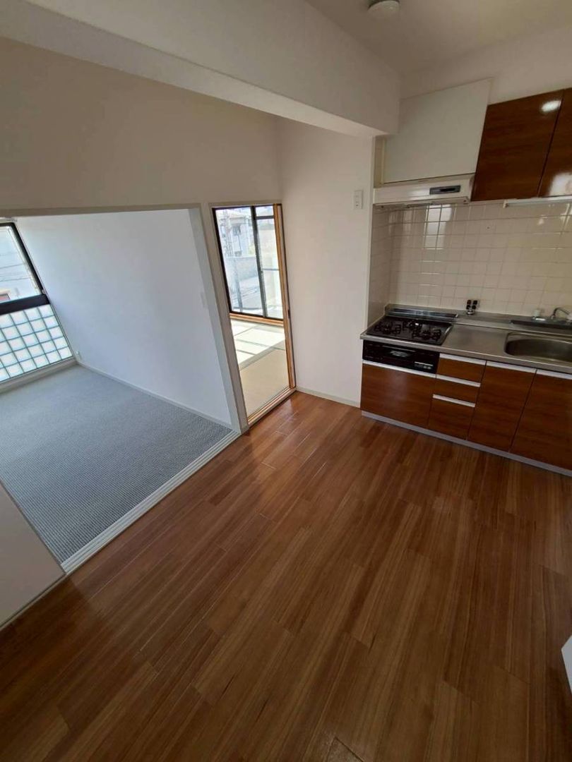 2DK Apartment Near Koroen Station, Nishinomiya, Hyogo - Thumbnail 3