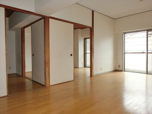 2LDK Apartment for Sale in Fukuyama, Hiroshima - 60.89 sqm - Thumbnail 4
