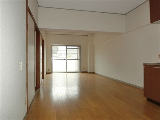 2LDK Apartment for Sale in Fukuyama, Hiroshima - 60.89 sqm - Thumbnail 3