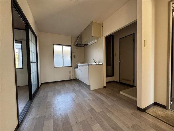 3DK Apartment for Rent in Higashifukatsu, Fukuyama, Hiroshima - Thumbnail 2