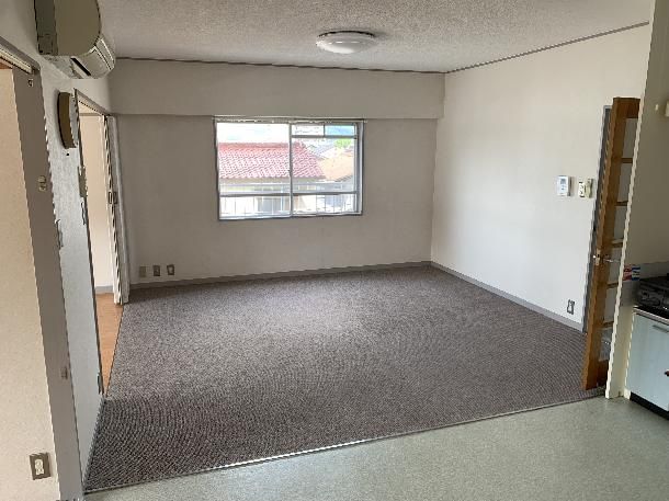 Renovated 3LDK Apartment in Fukuyama, Hiroshima - Thumbnail 2