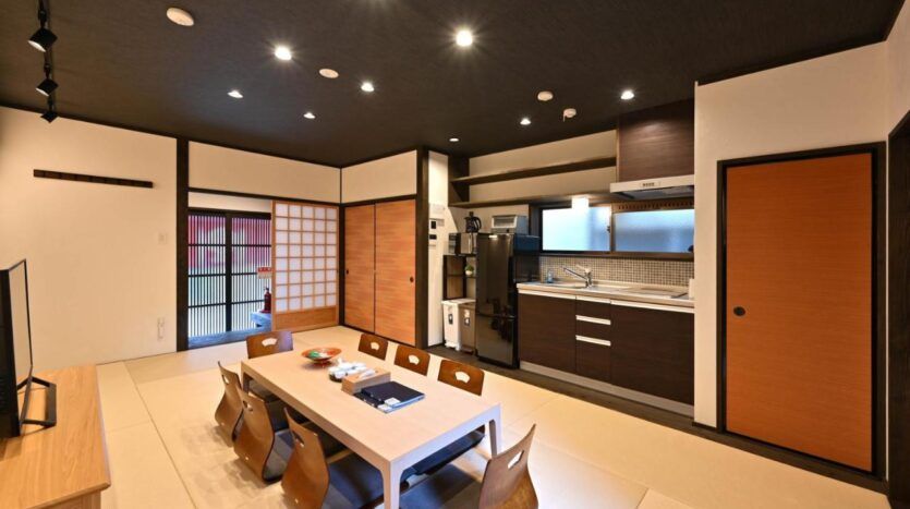 Modern Hotel for Sale in Kyoto's Shimabara District - Thumbnail 2