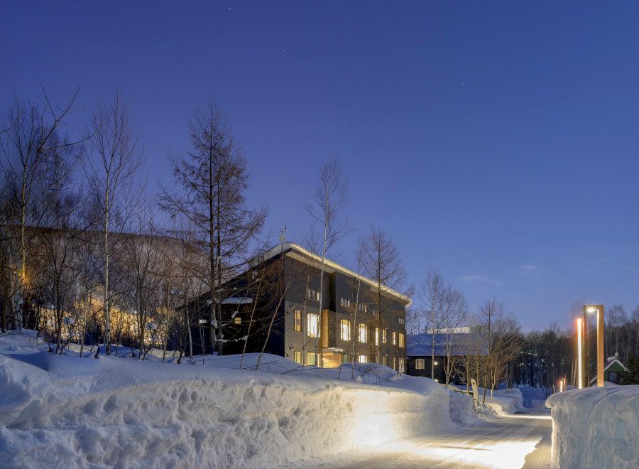 Luxury 3-Bed Ski-In Penthouse in Niseko's SnowDog Village - Thumbnail 4