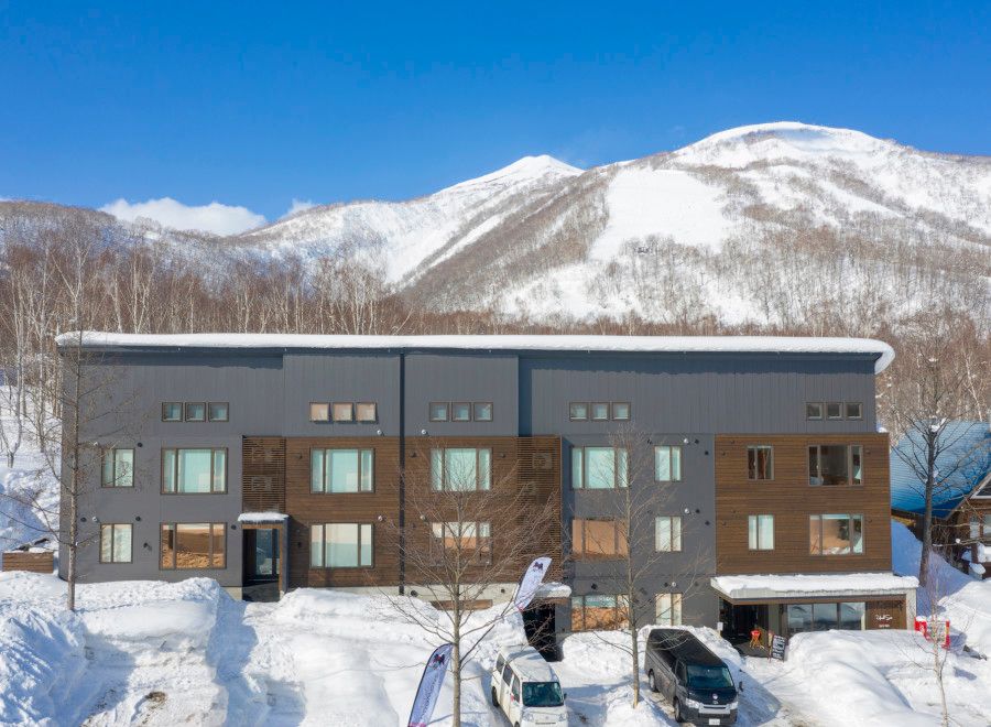 Luxury 3-Bed Ski-In Penthouse in Niseko's SnowDog Village - Thumbnail 3