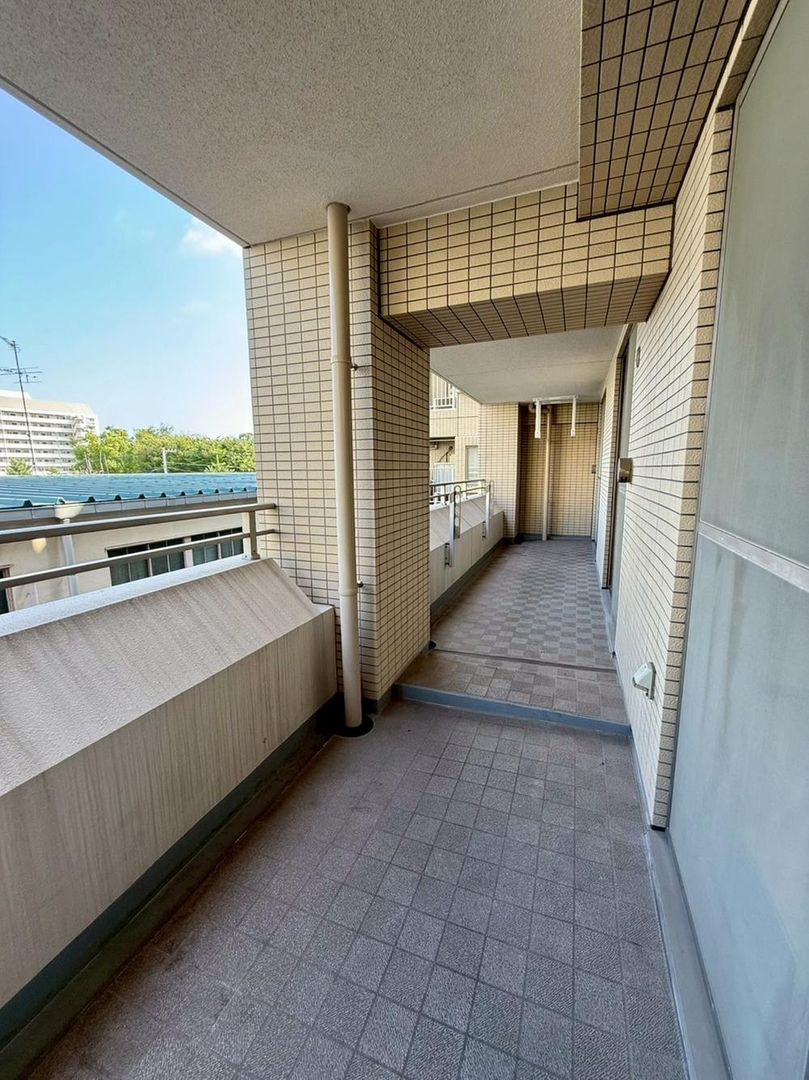 4LDK Apartment for Sale in Naka-ku, Yokohama - 80.75m2 - Thumbnail 2