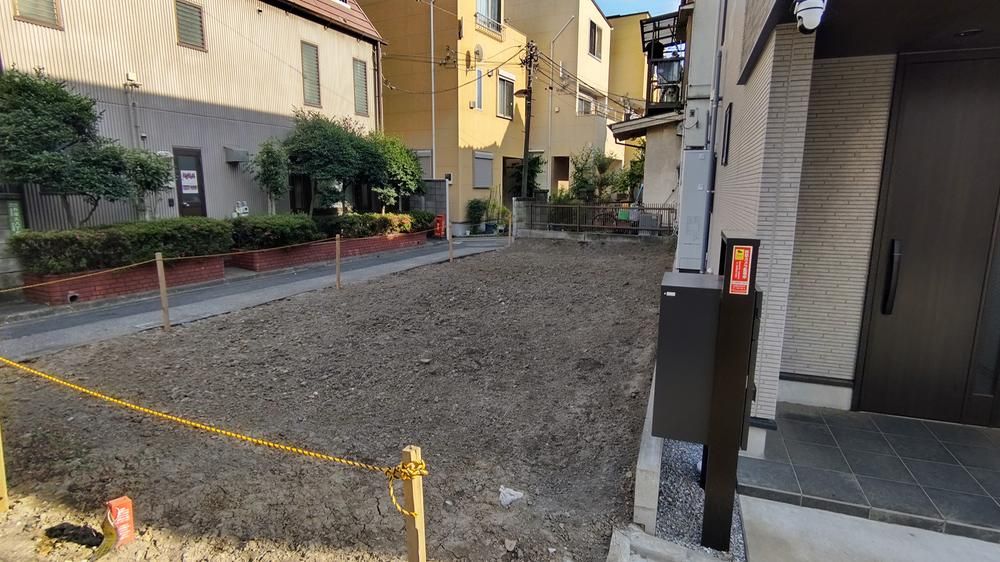 Vacant Corner Lot for Sale in Kita City, Tokyo - 47.38m2 - Thumbnail 2