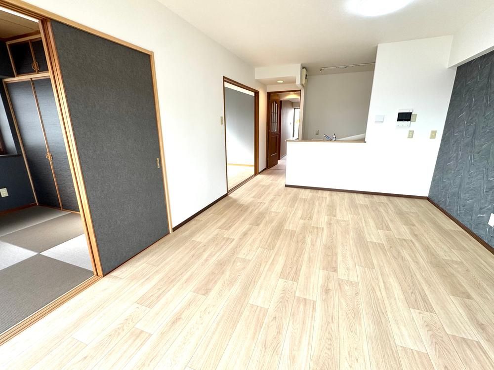 Renovated 2LDK Apartment in Yamato City, Kanagawa - Thumbnail 2