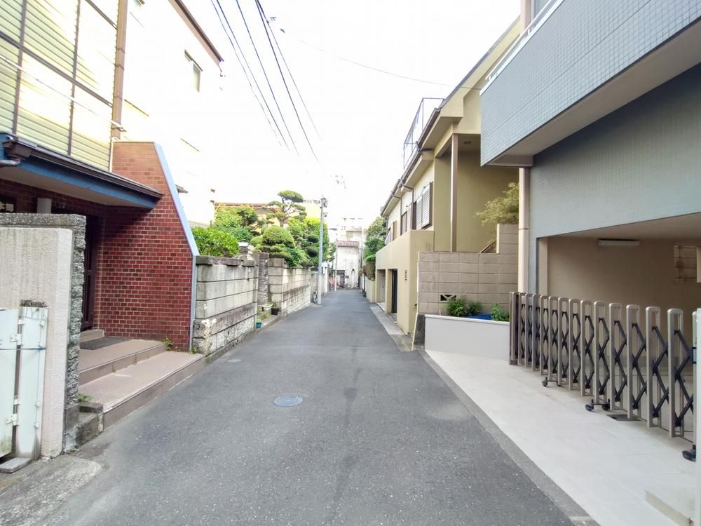 2LDK Reinforced Concrete House in Kamiikebukuro, Tokyo - Thumbnail 2