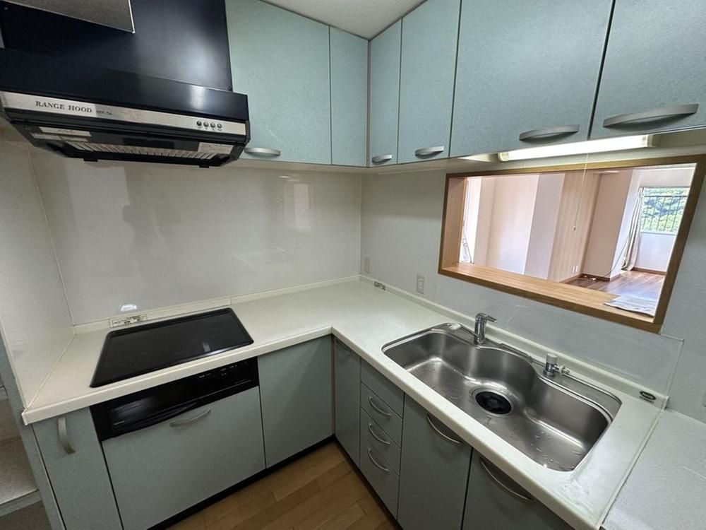 Renovated 3LDK Apartment for Sale in Hirakata, Osaka - Thumbnail 4