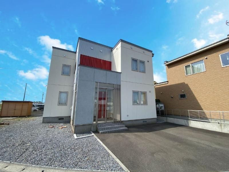 4LDK House for Sale in Higashimae, Hokuto City with 288m² Land - Thumbnail 3