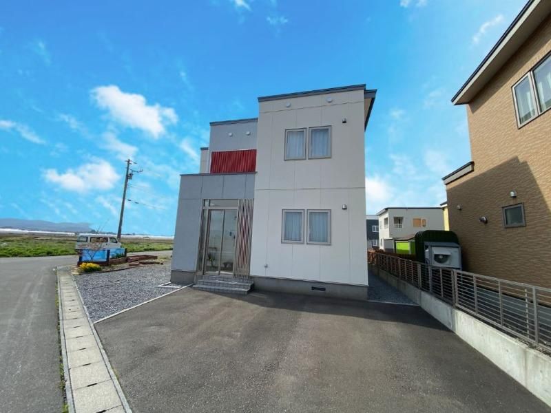 4LDK House for Sale in Higashimae, Hokuto City with 288m² Land - Thumbnail 2