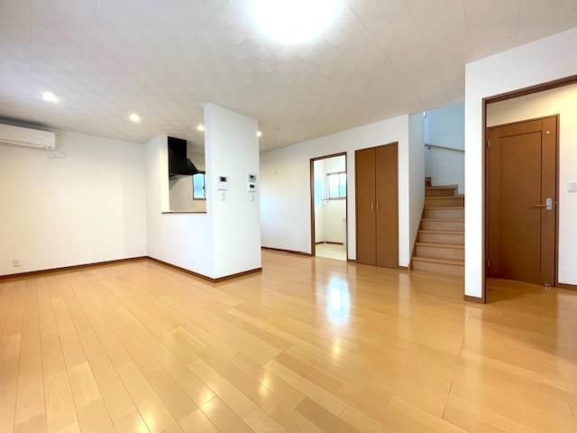 4LDK Detached House in Fukushima City with Garden and Parking - Thumbnail 2