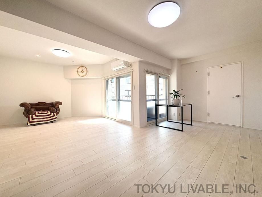 2LDK Apartment for Sale in Kawasaki City, Kanagawa Prefecture - Thumbnail 3