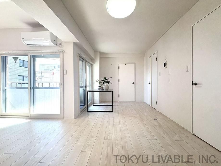 2LDK Apartment for Sale in Kawasaki City, Kanagawa Prefecture - Thumbnail 2