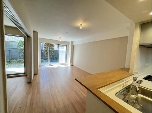 Renovated 2LDK Apartment with Garden in Kawasaki, Kanagawa - Thumbnail 4