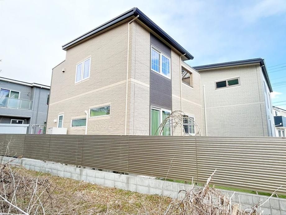 Modern 2022-Built House in Ome, Tokyo with Solar & High Insulation - Thumbnail 4