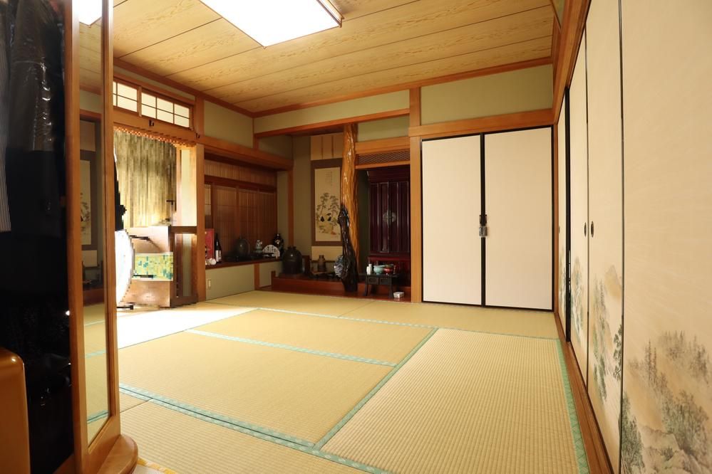 6LDK House for Sale in Miyazaki City with Large Garden - Thumbnail 4