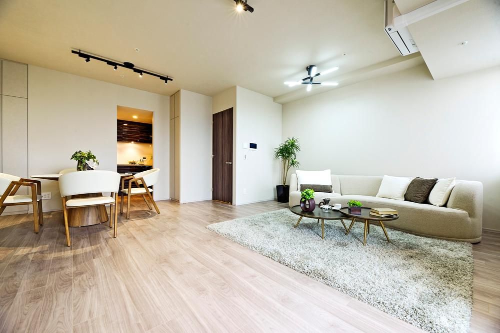 Classy Tower Shinjuku Gyoen 2LDK Apartment for Sale in Shinjuku, Tokyo - Thumbnail 4